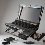 Törött laptop javítás - eltört zsanér - feszülő burkolat - betört kijelző